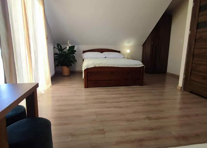 Pod Lasem * Bobolice (Myszkow)